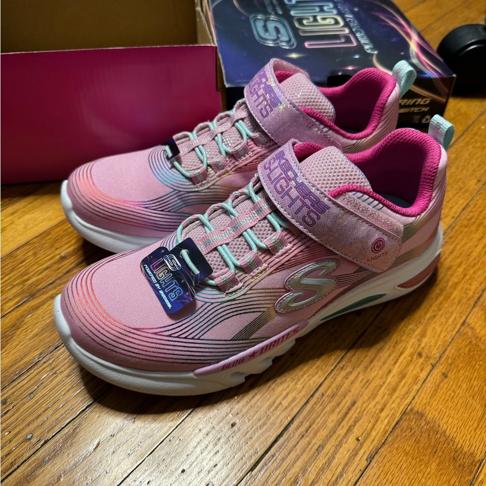 Brand New in Box. Girl’s Size 3Y Skechers